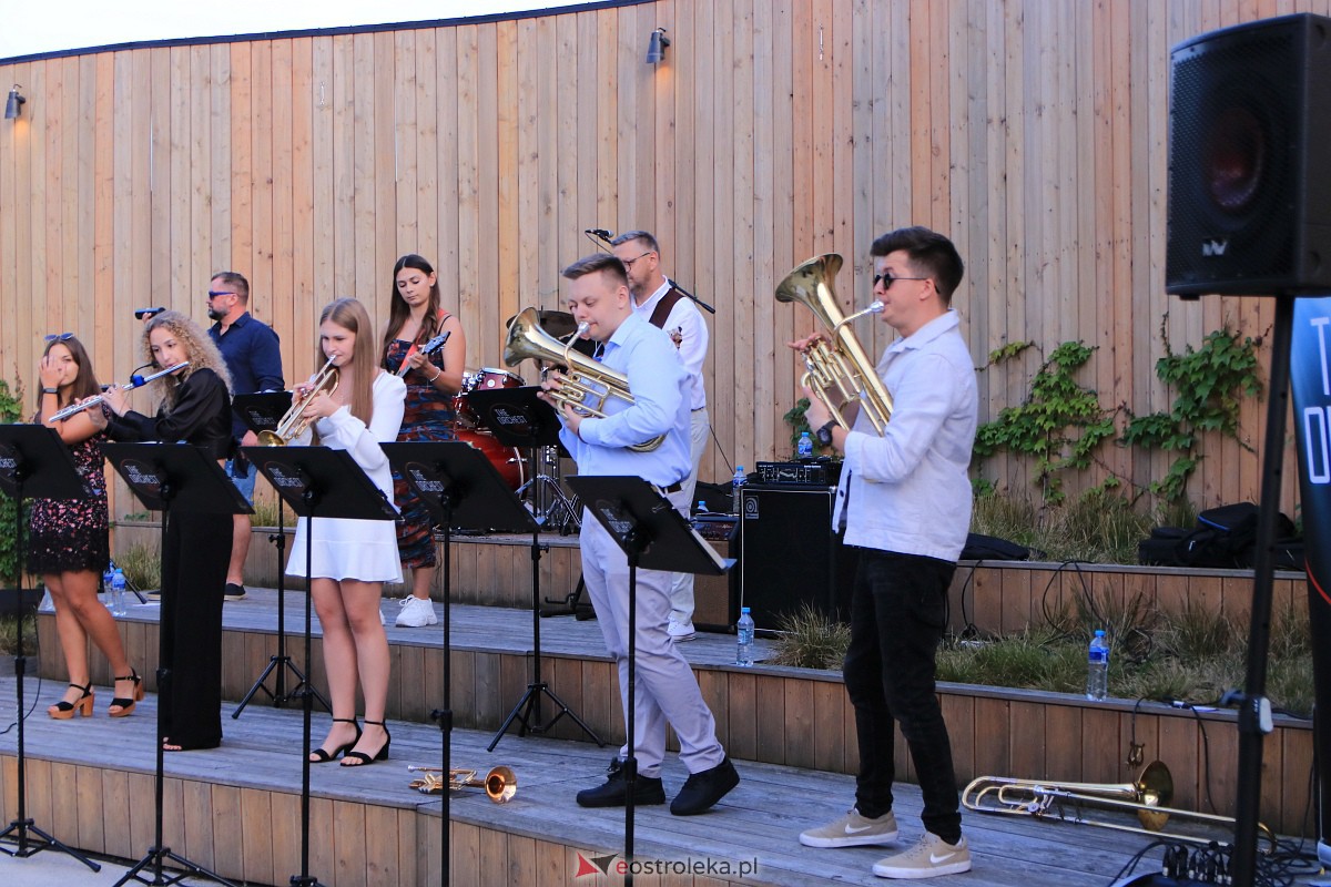 Muzyczne Lato w tężni - The Orchestrose [03.09.2023] - zdjęcie #52 - eOstroleka.pl