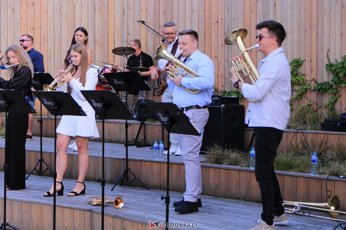 Muzyczne Lato w tężni - The Orchestrose [03.09.2023] - zdjęcie #46 - eOstroleka.pl