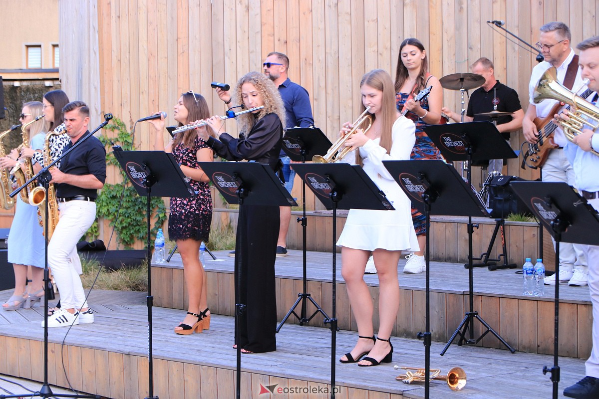 Muzyczne Lato w tężni - The Orchestrose [03.09.2023] - zdjęcie #45 - eOstroleka.pl