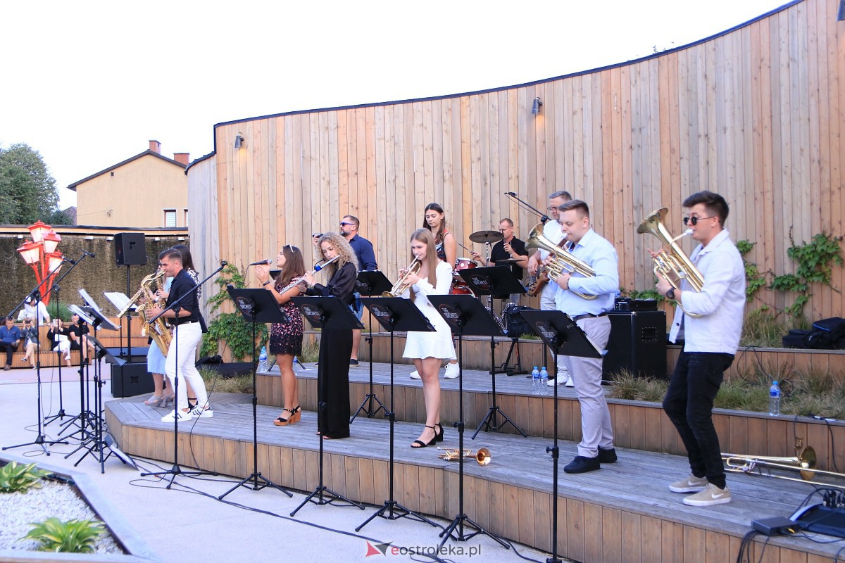 Muzyczne Lato w tężni - The Orchestrose [03.09.2023] - zdjęcie #44 - eOstroleka.pl
