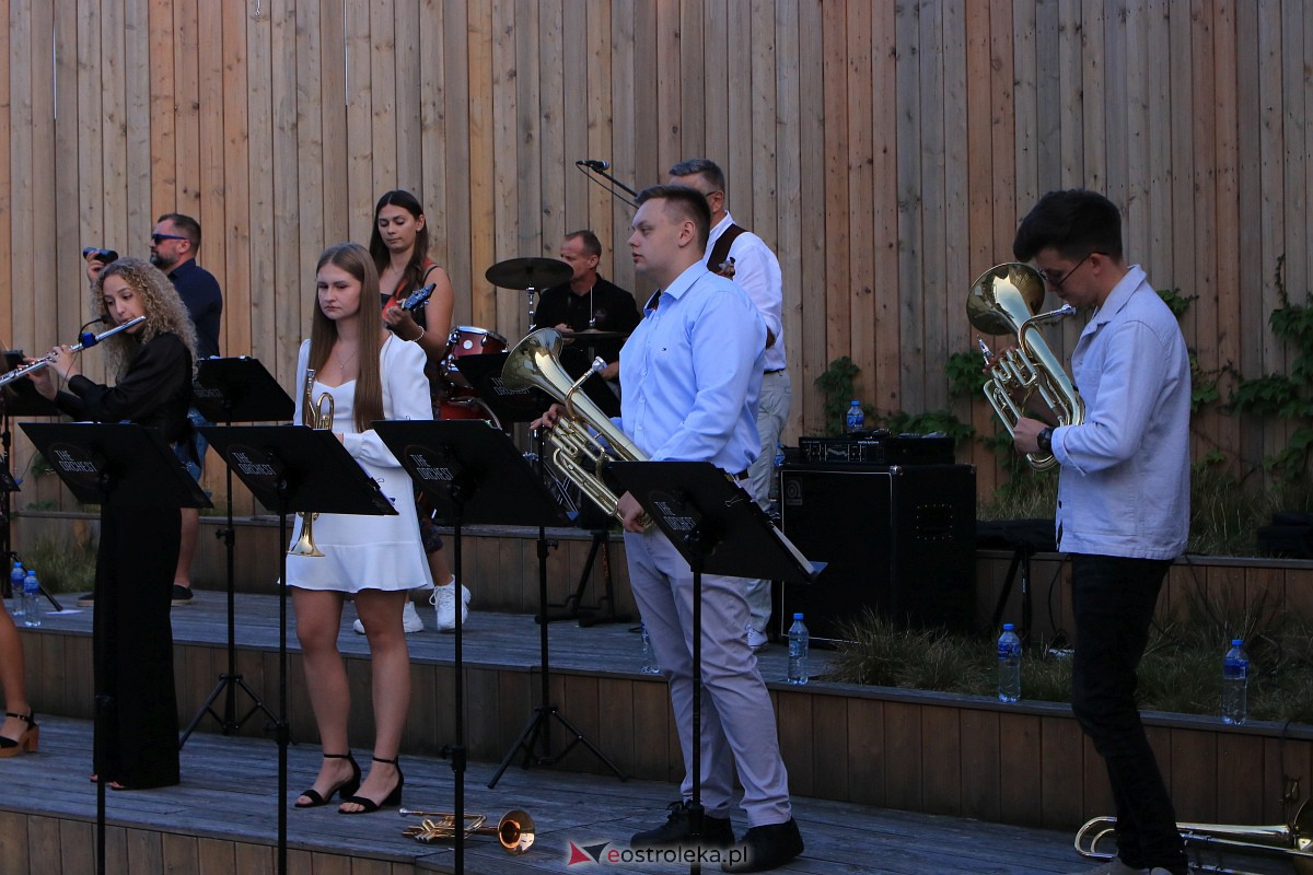 Muzyczne Lato w tężni - The Orchestrose [03.09.2023] - zdjęcie #41 - eOstroleka.pl