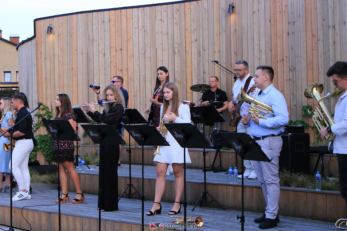 Muzyczne Lato w tężni - The Orchestrose [03.09.2023] - zdjęcie #39 - eOstroleka.pl