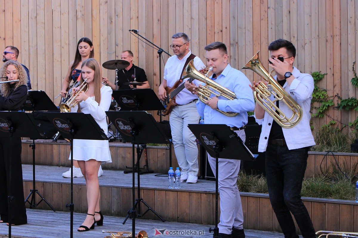 Muzyczne Lato w tężni - The Orchestrose [03.09.2023] - zdjęcie #23 - eOstroleka.pl