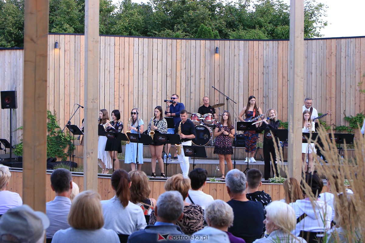 Muzyczne Lato w tężni - The Orchestrose [03.09.2023] - zdjęcie #19 - eOstroleka.pl