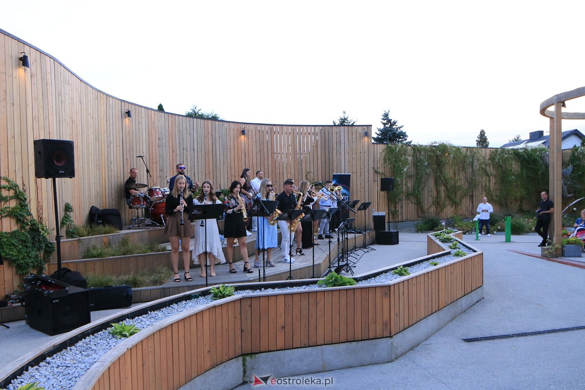 Muzyczne Lato w tężni - The Orchestrose [03.09.2023] - zdjęcie #10 - eOstroleka.pl
