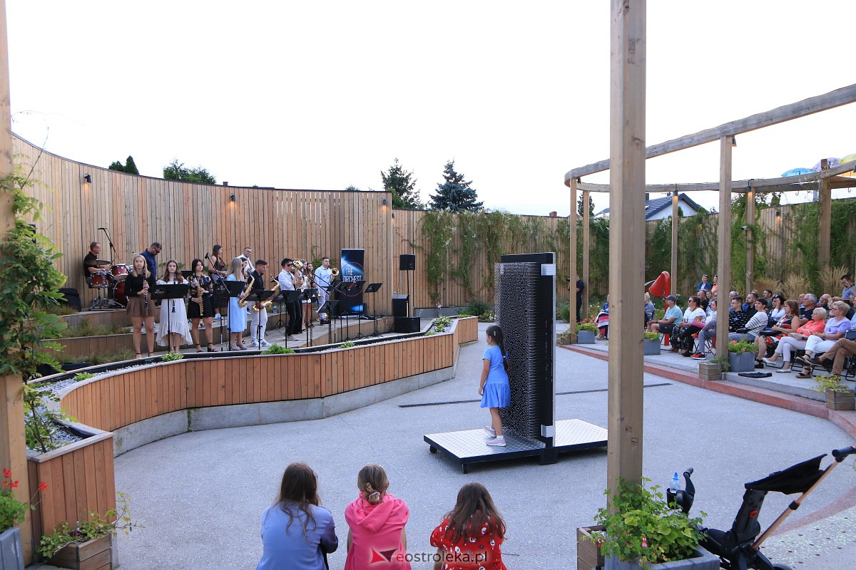 Muzyczne Lato w tężni - The Orchestrose [03.09.2023] - zdjęcie #4 - eOstroleka.pl