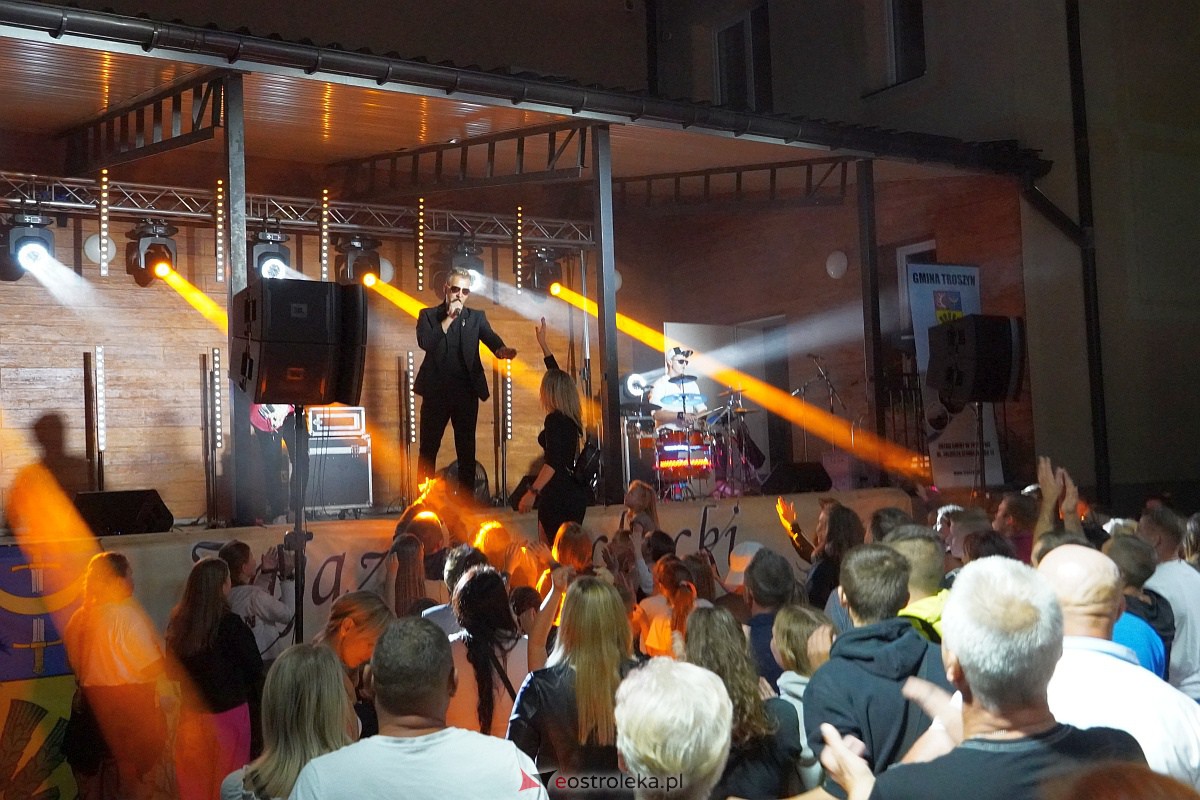 Zabawa dożynkowa w Troszynie. Wśród gwiazd News i Mejk [3.09.2023] - zdjęcie #123 - eOstroleka.pl