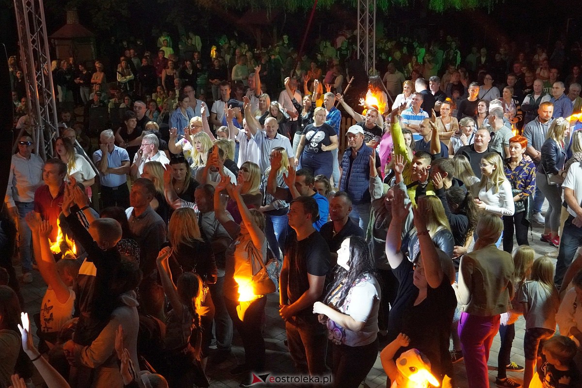 Zabawa dożynkowa w Troszynie. Wśród gwiazd News i Mejk [3.09.2023] - zdjęcie #109 - eOstroleka.pl