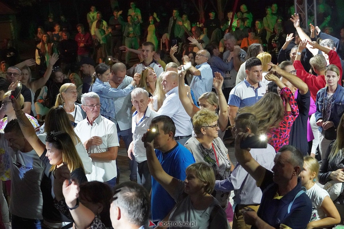 Zabawa dożynkowa w Troszynie. Wśród gwiazd News i Mejk [3.09.2023] - zdjęcie #79 - eOstroleka.pl