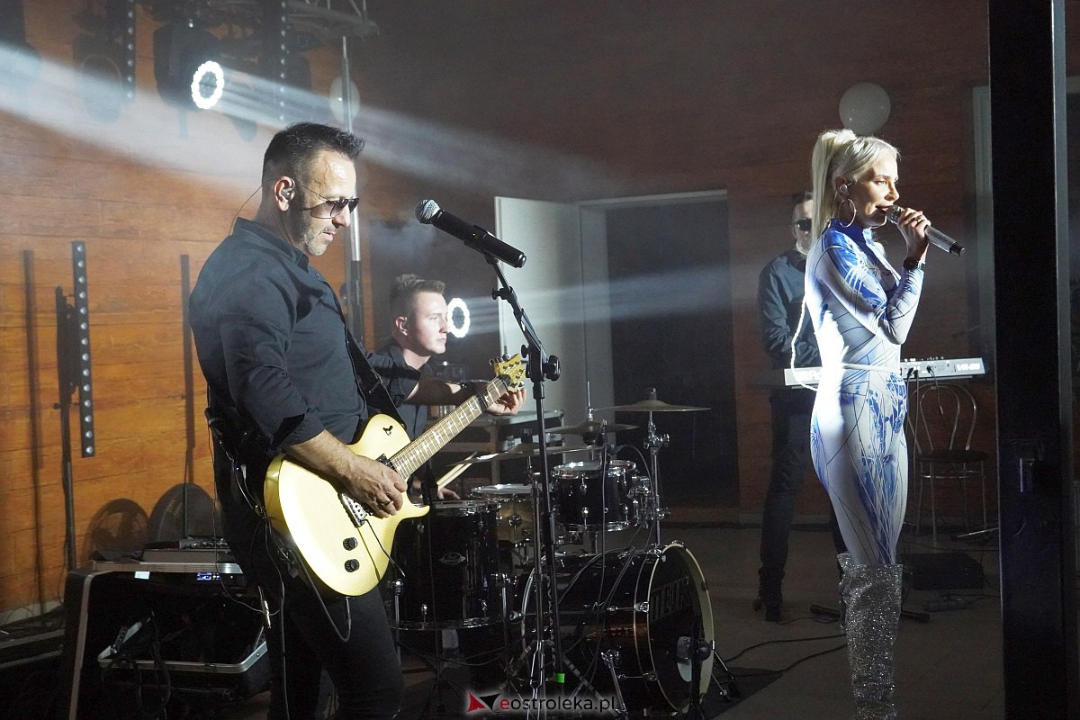 Zabawa dożynkowa w Troszynie. Wśród gwiazd News i Mejk [3.09.2023] - zdjęcie #60 - eOstroleka.pl