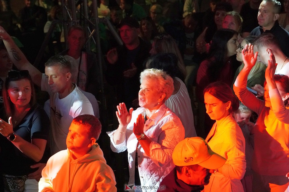 Zabawa dożynkowa w Troszynie. Wśród gwiazd News i Mejk [3.09.2023] - zdjęcie #24 - eOstroleka.pl