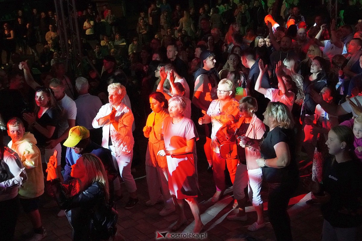 Zabawa dożynkowa w Troszynie. Wśród gwiazd News i Mejk [3.09.2023] - zdjęcie #23 - eOstroleka.pl