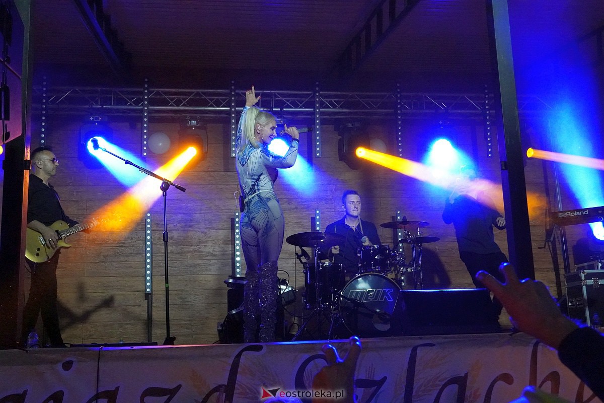 Zabawa dożynkowa w Troszynie. Wśród gwiazd News i Mejk [3.09.2023] - zdjęcie #14 - eOstroleka.pl