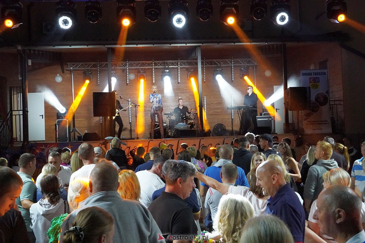 Zabawa dożynkowa w Troszynie. Wśród gwiazd News i Mejk [3.09.2023] - zdjęcie #9 - eOstroleka.pl