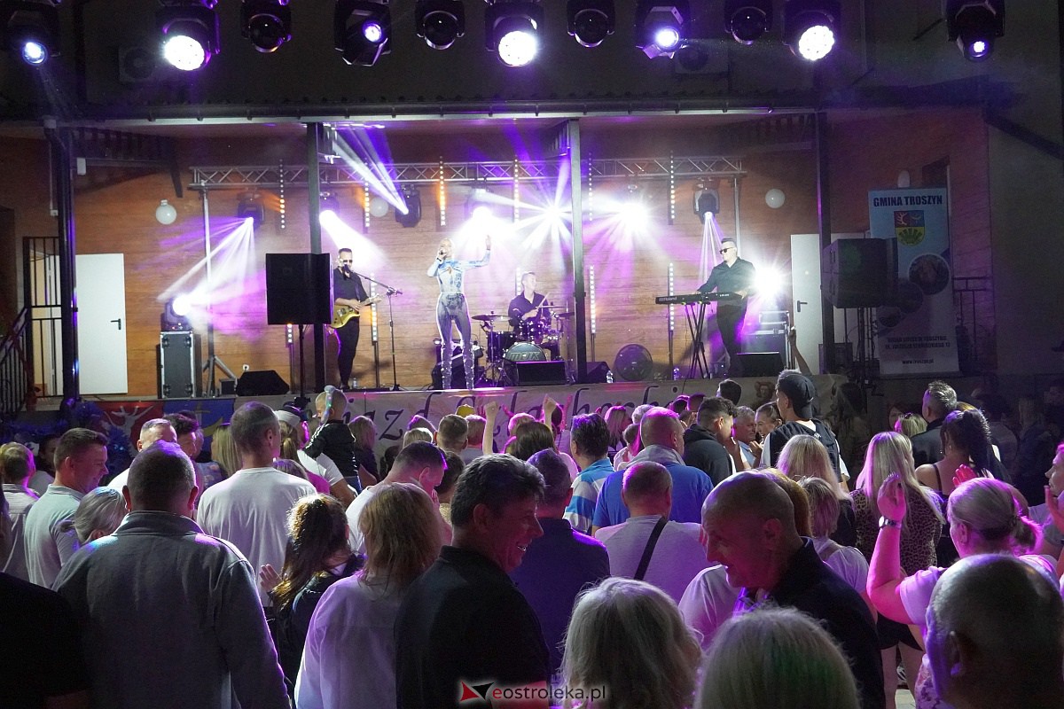 Zabawa dożynkowa w Troszynie. Wśród gwiazd News i Mejk [3.09.2023] - zdjęcie #3 - eOstroleka.pl