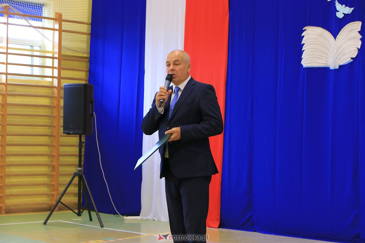 Rozpoczęcie roku szkolnego w Szkole Podstawowej Nr 3 w Ostrołęce [04.09.2023] - zdjęcie #33 - eOstroleka.pl