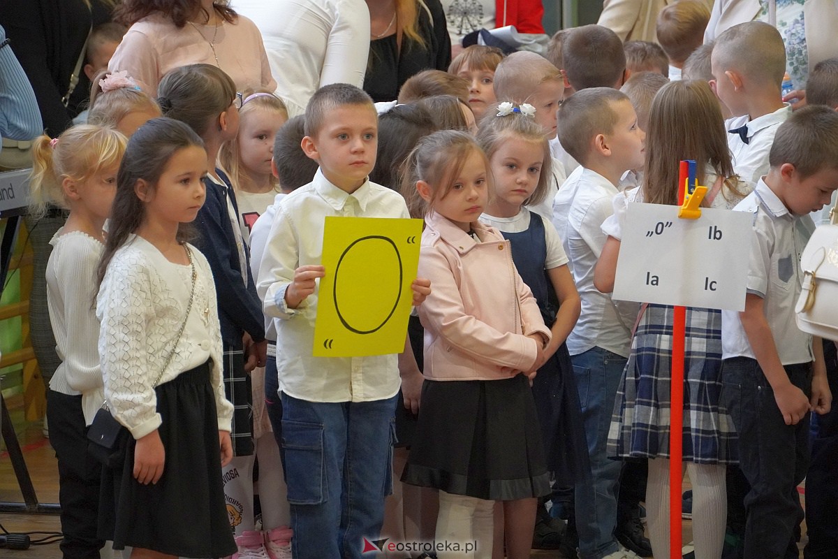 Rozpoczęcie roku szkolnego w Szkole Podstawowej Nr 2 w Ostrołęce [04.09.2023] - zdjęcie #1 - eOstroleka.pl