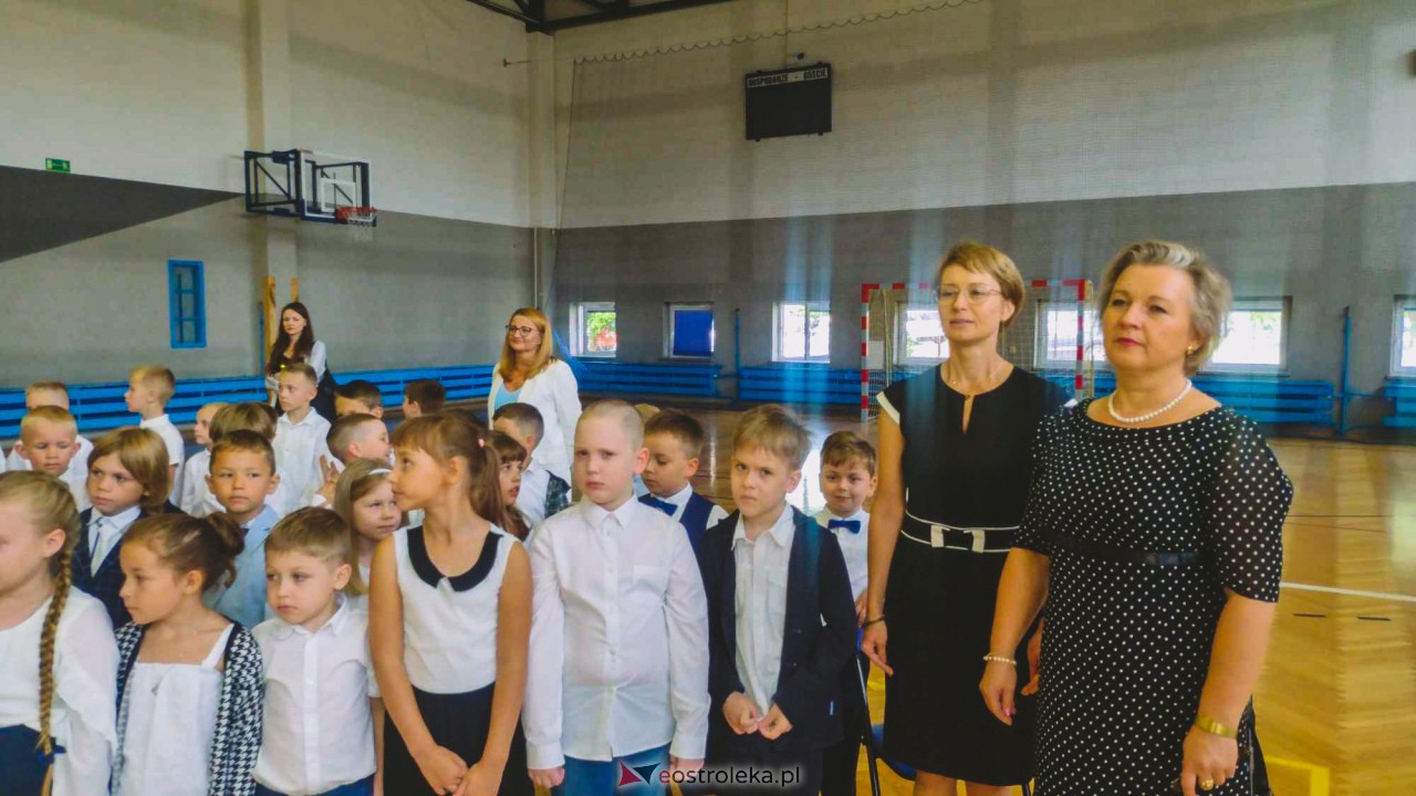 Rozpoczęcie roku szkolnego w Szkole Podstawowej nr 10 w Ostrołęce [04.09.2023] - zdjęcie #1 - eOstroleka.pl