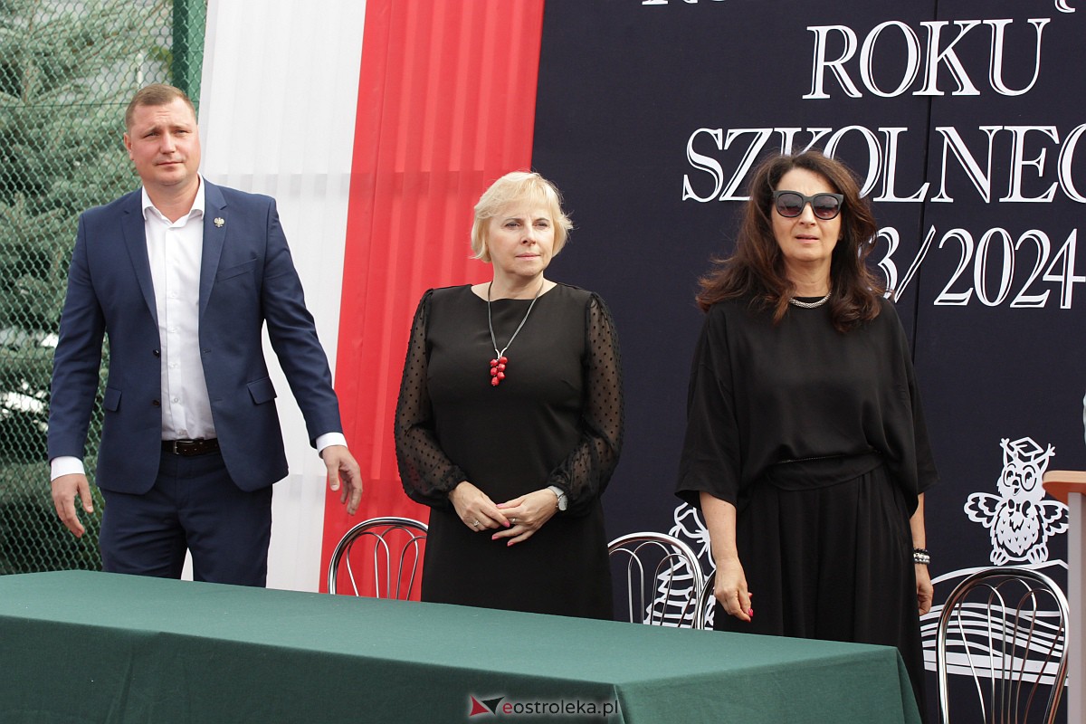 Rozpoczęcie roku szkolnego w Szkole Podstawowej nr 5 w Ostrołęce [04.09.2023] - zdjęcie #112 - eOstroleka.pl