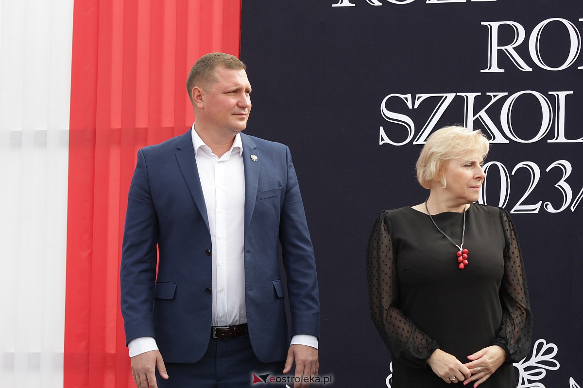 Rozpoczęcie roku szkolnego w Szkole Podstawowej nr 5 w Ostrołęce [04.09.2023] - zdjęcie #110 - eOstroleka.pl