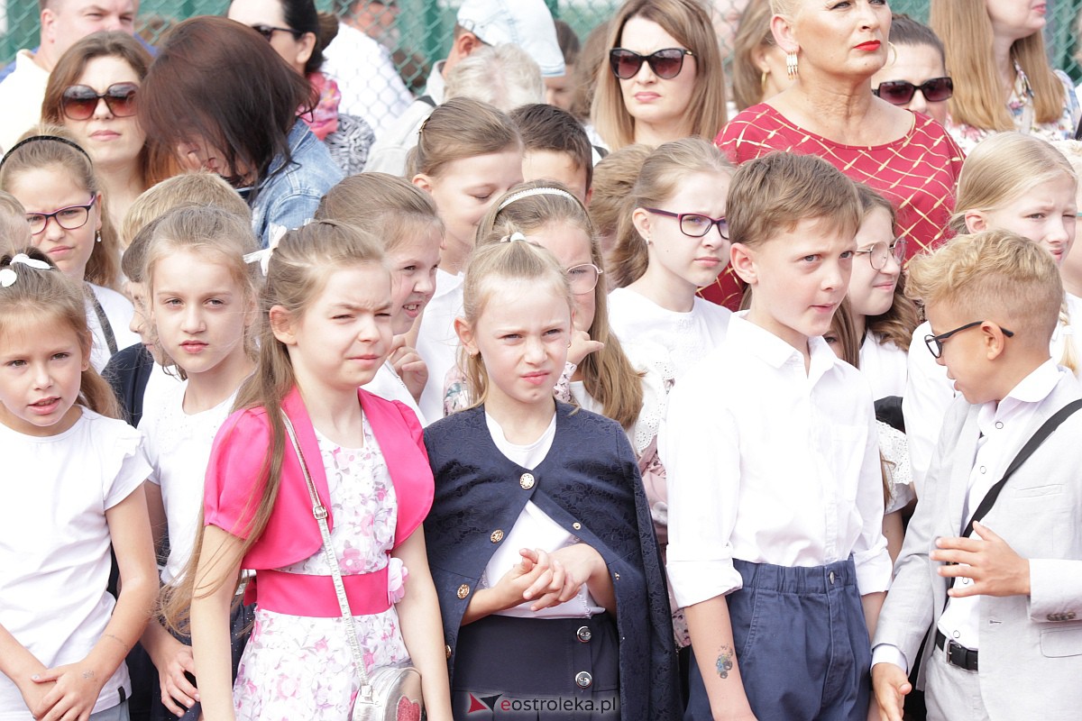 Rozpoczęcie roku szkolnego w Szkole Podstawowej nr 5 w Ostrołęce [04.09.2023] - zdjęcie #33 - eOstroleka.pl