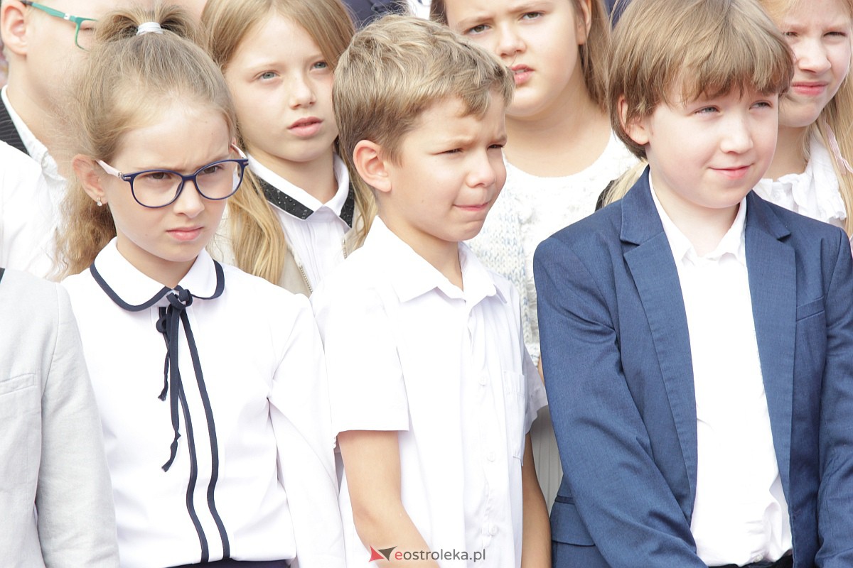 Rozpoczęcie roku szkolnego w Szkole Podstawowej nr 5 w Ostrołęce [04.09.2023] - zdjęcie #75 - eOstroleka.pl