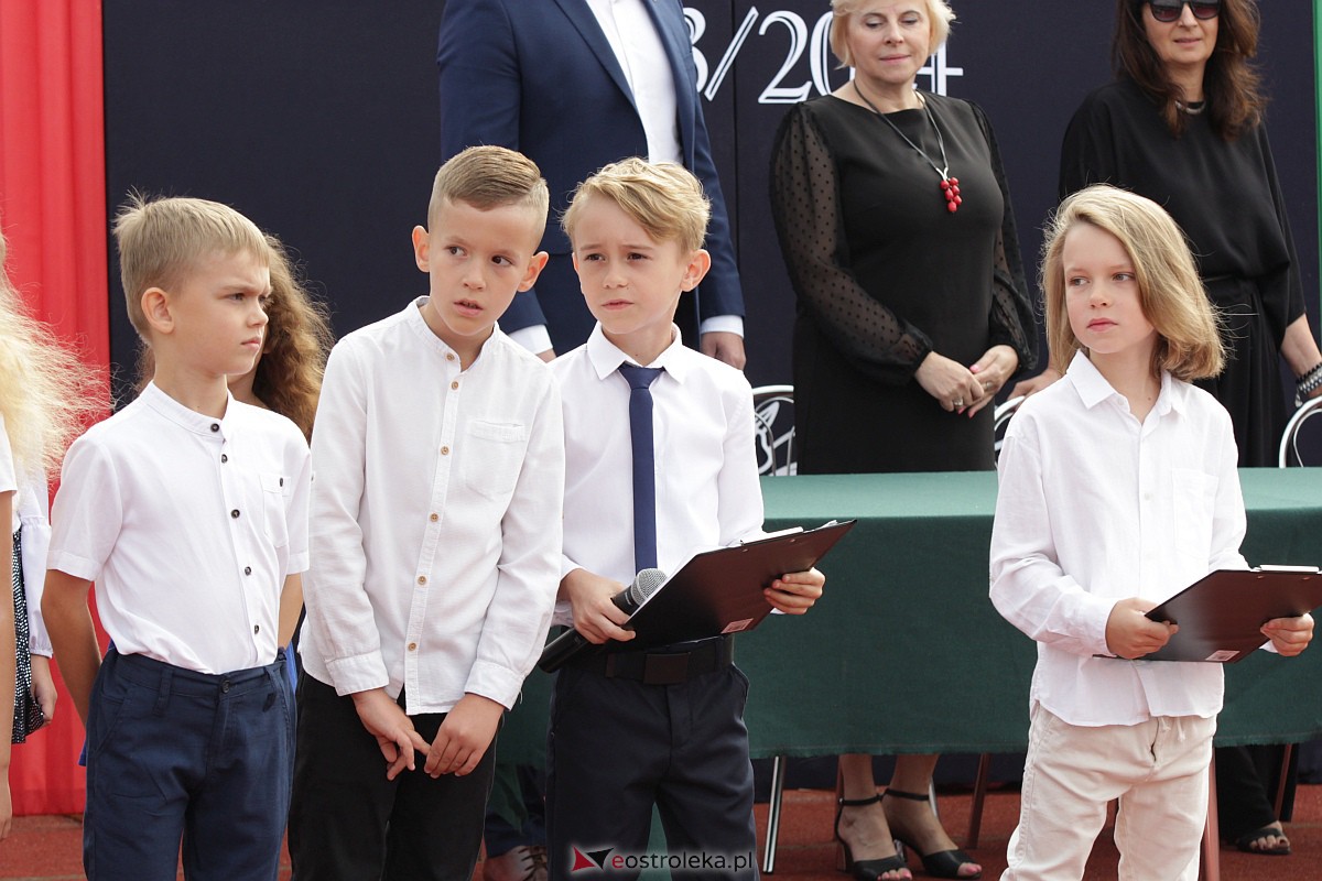 Rozpoczęcie roku szkolnego w Szkole Podstawowej nr 5 w Ostrołęce [04.09.2023] - zdjęcie #73 - eOstroleka.pl