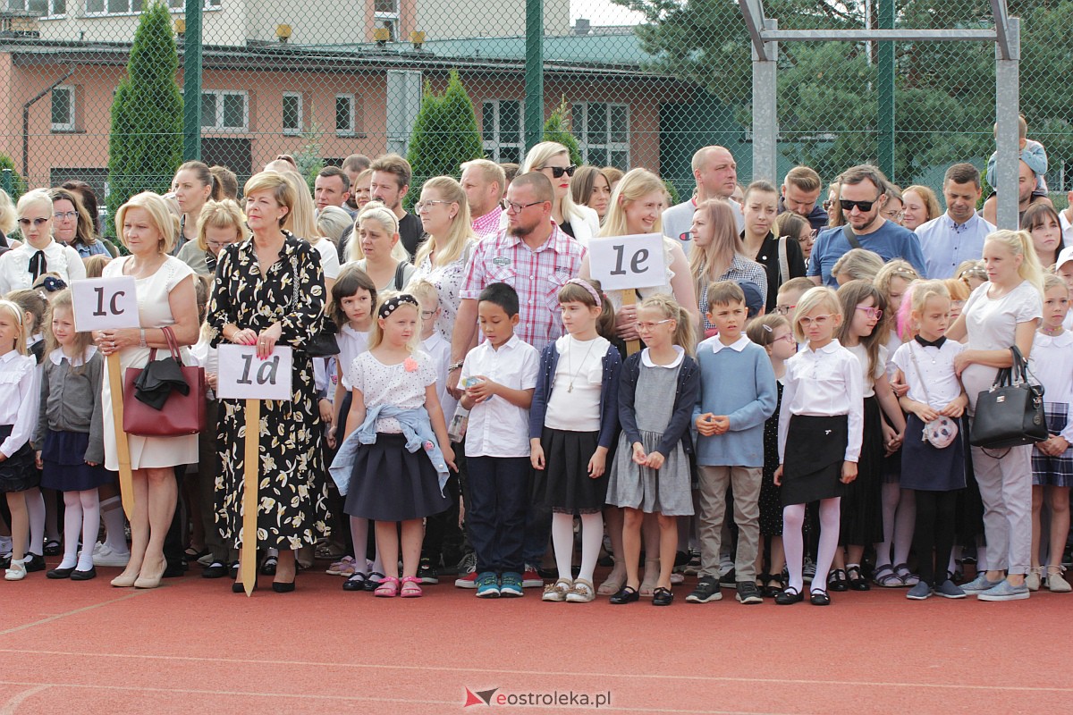 Rozpoczęcie roku szkolnego w Szkole Podstawowej nr 5 w Ostrołęce [04.09.2023] - zdjęcie #39 - eOstroleka.pl