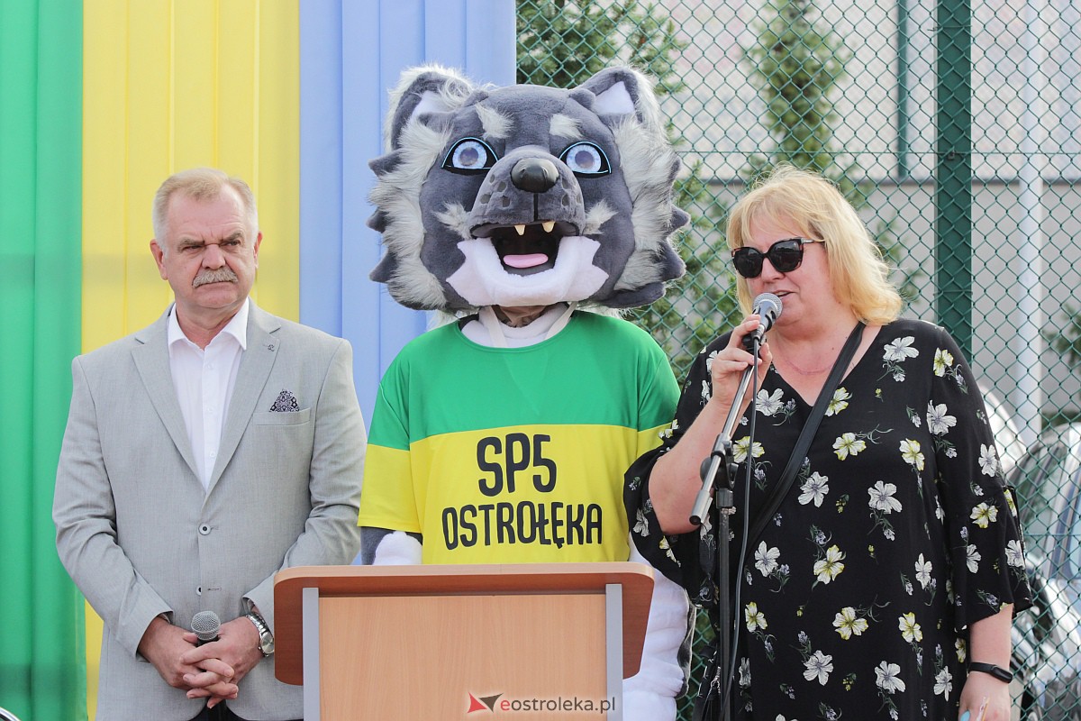 Rozpoczęcie roku szkolnego w Szkole Podstawowej nr 5 w Ostrołęce [04.09.2023] - zdjęcie #11 - eOstroleka.pl