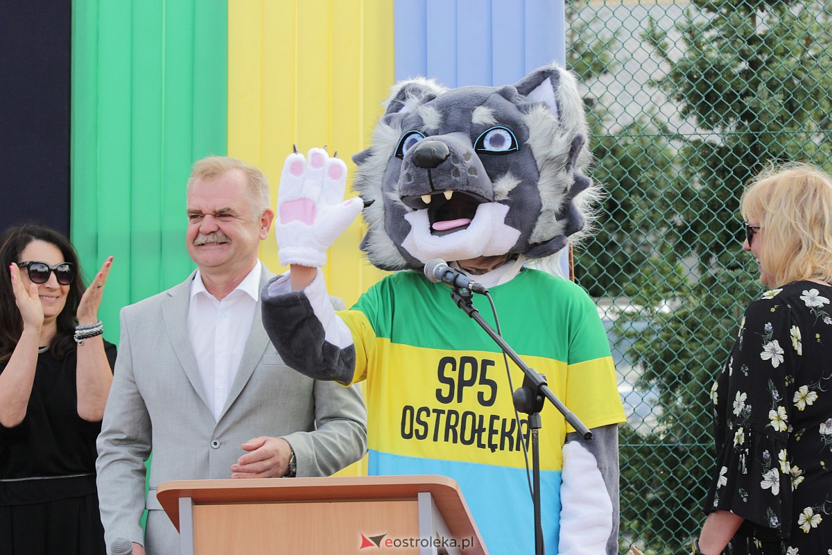 Rozpoczęcie roku szkolnego w Szkole Podstawowej nr 5 w Ostrołęce [04.09.2023] - zdjęcie #10 - eOstroleka.pl
