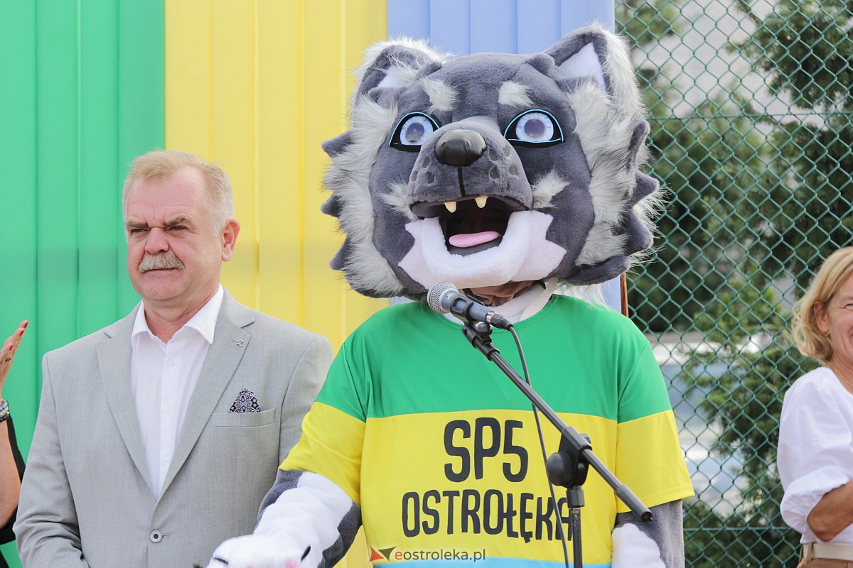 Rozpoczęcie roku szkolnego w Szkole Podstawowej nr 5 w Ostrołęce [04.09.2023] - zdjęcie #9 - eOstroleka.pl