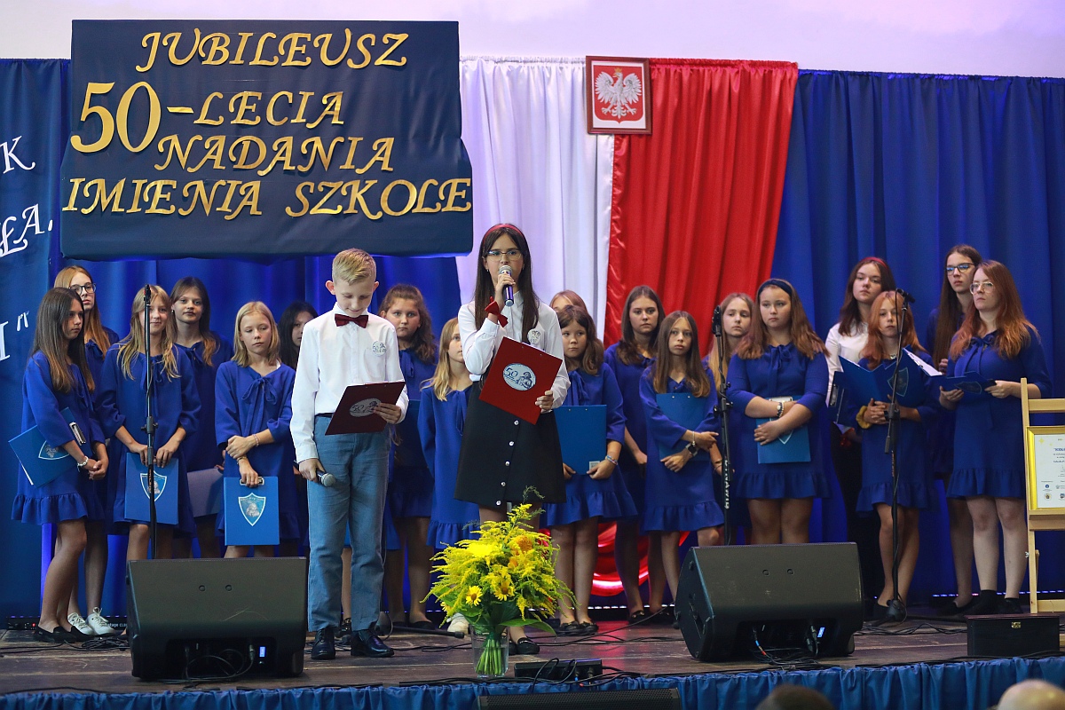 Jubileusz 50-lecia Szkoły Podstawowej w Goworowie [03.09.2023] - zdjęcie #69 - eOstroleka.pl