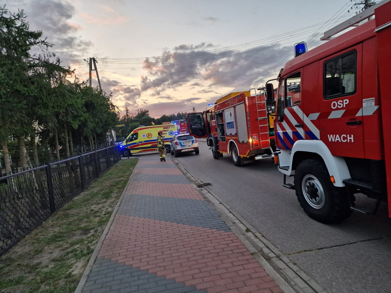 Pożar w Kadzidle. Cztery osoby ewakuowały się z zadymionego budynku [04.09.2023] - zdjęcie #5 - eOstroleka.pl