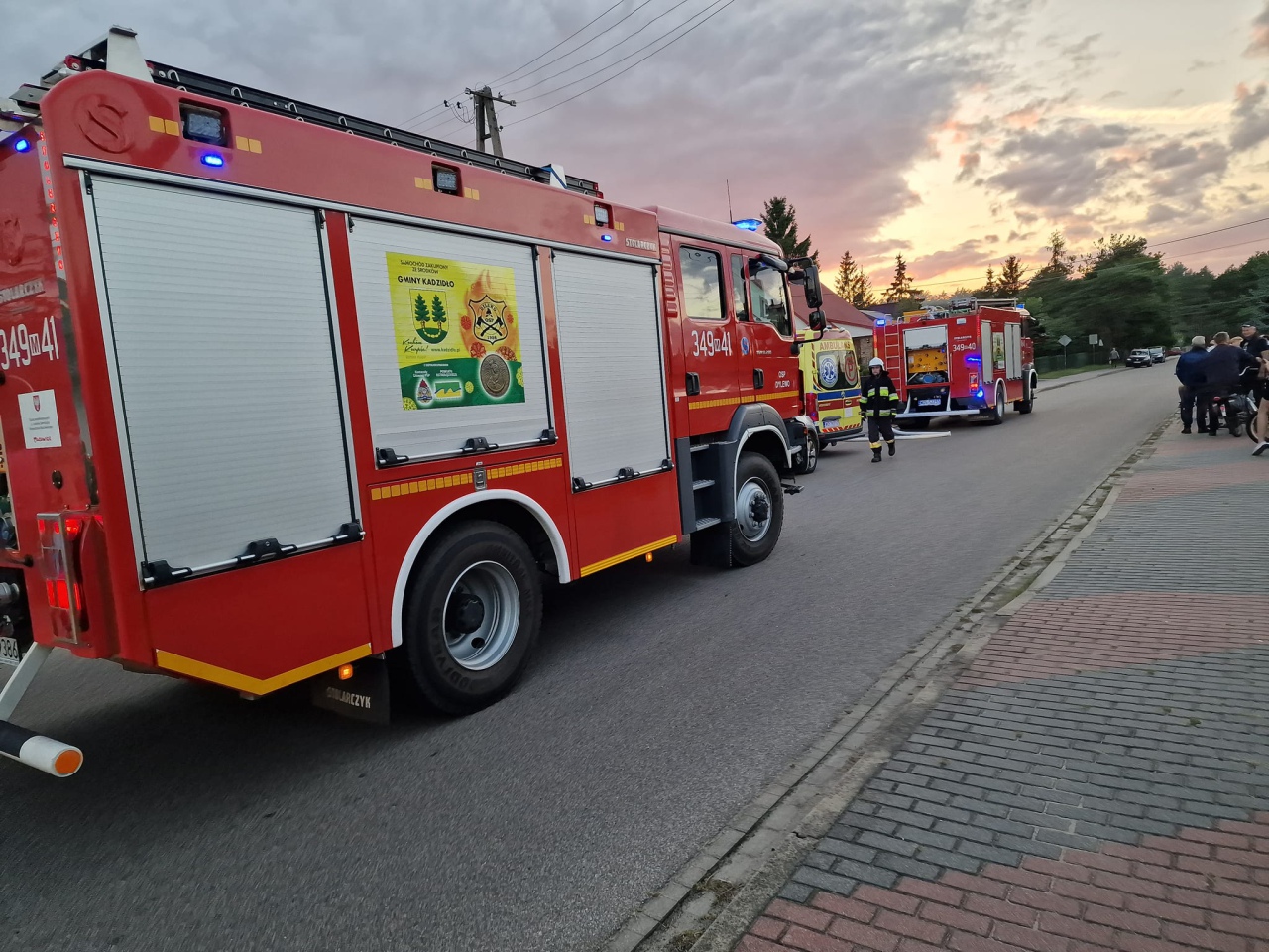 Pożar w Kadzidle. Cztery osoby ewakuowały się z zadymionego budynku [04.09.2023] - zdjęcie #2 - eOstroleka.pl