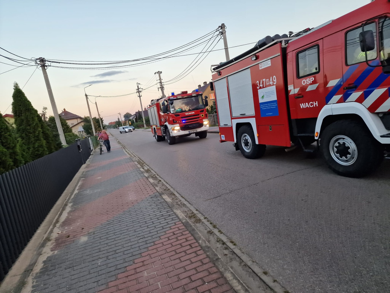 Pożar w Kadzidle. Cztery osoby ewakuowały się z zadymionego budynku [04.09.2023] - zdjęcie #1 - eOstroleka.pl