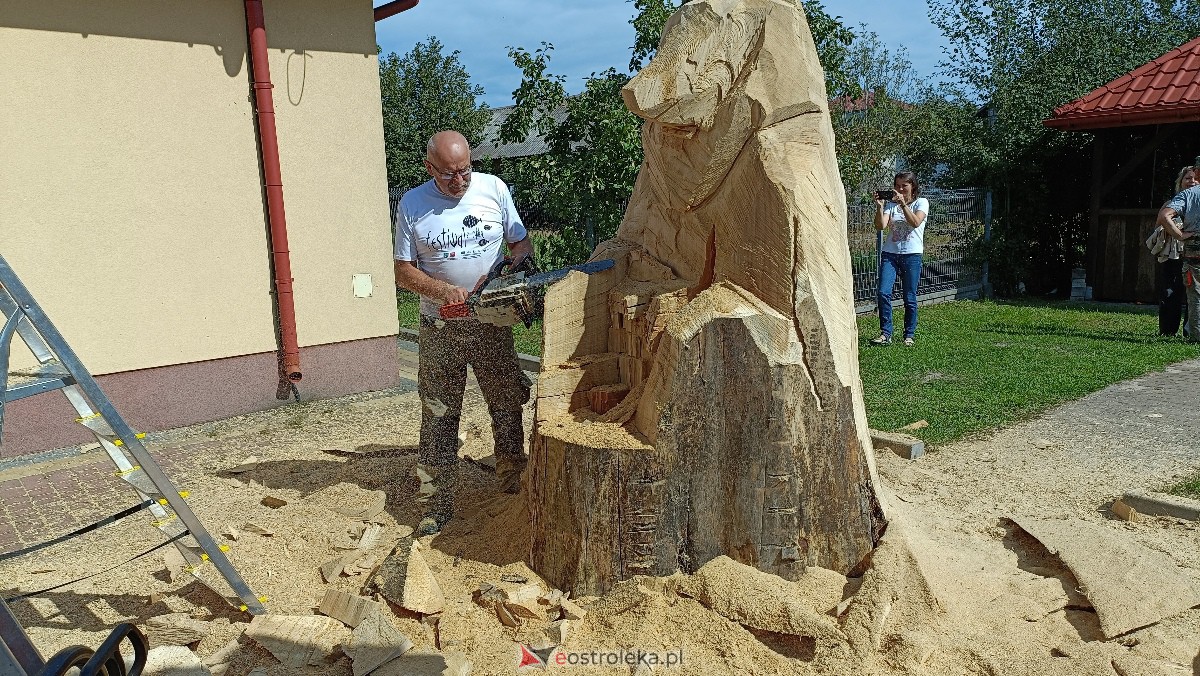 Plener rzeźbiarski w Nowej Wsi Wschodniej [05.09.2023] - zdjęcie #4 - eOstroleka.pl