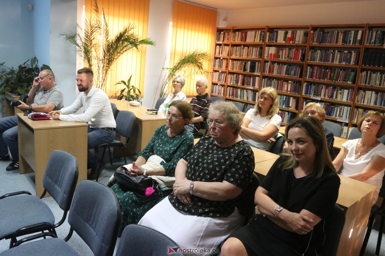 Spotkanie z Przemysławem Świerczem w Ostrołęce [07.09.2023] - zdjęcie #10 - eOstroleka.pl