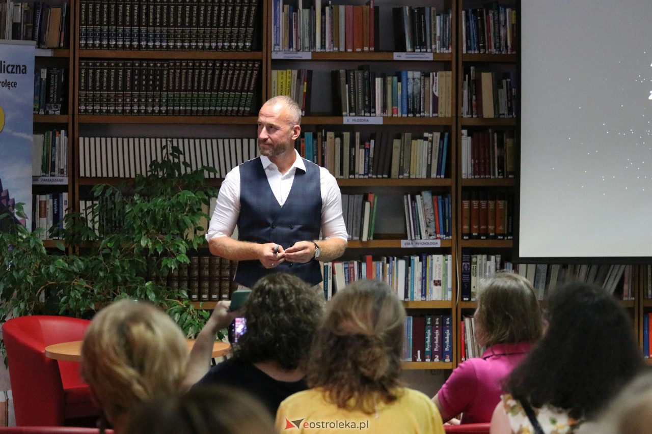 Spotkanie z Przemysławem Świerczem w Ostrołęce [07.09.2023] - zdjęcie #8 - eOstroleka.pl