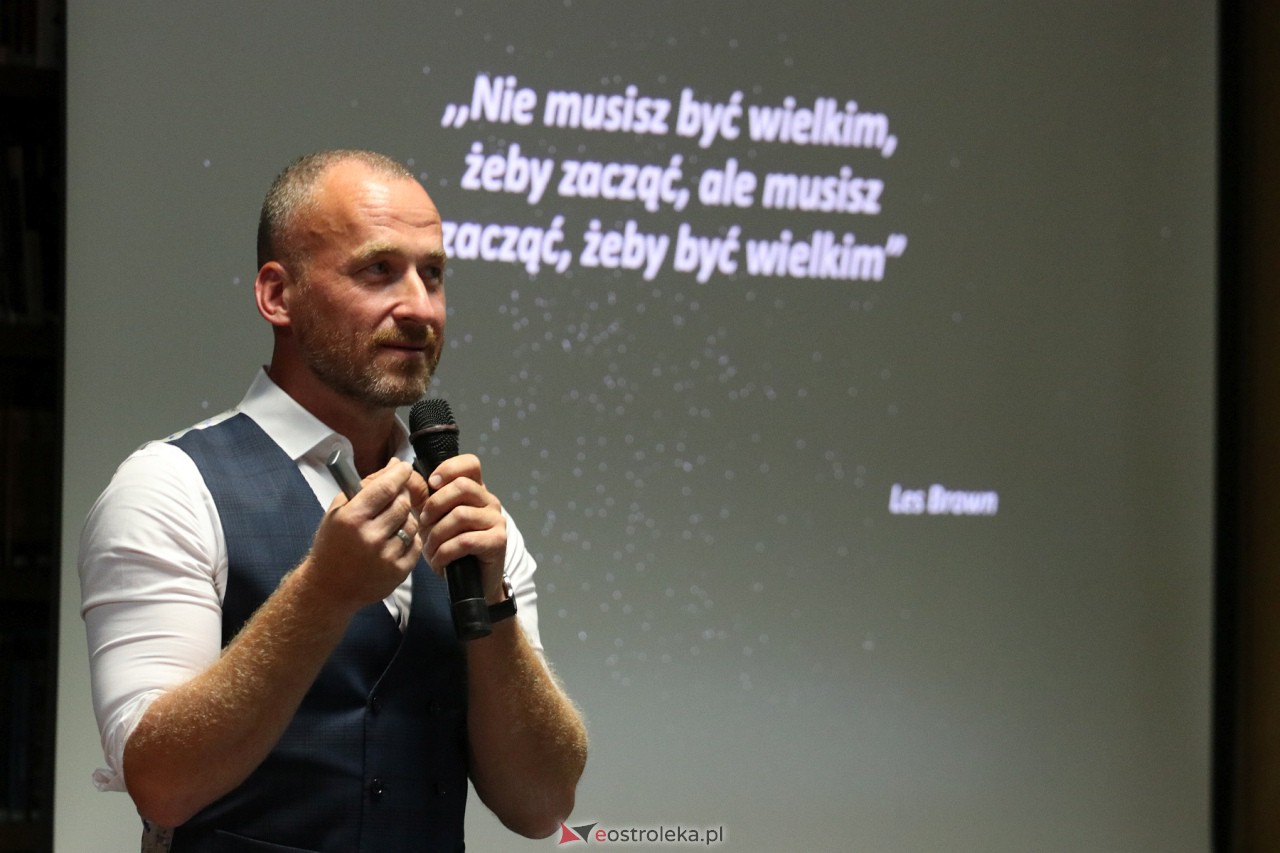 Spotkanie z Przemysławem Świerczem w Ostrołęce [07.09.2023] - zdjęcie #2 - eOstroleka.pl