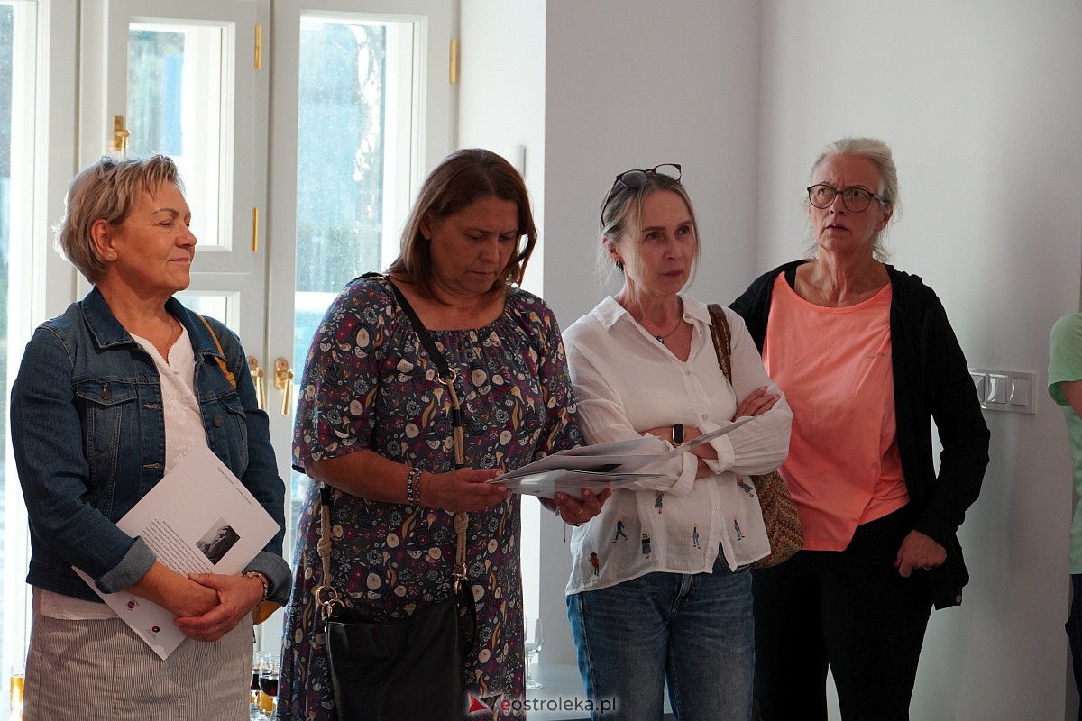 Wernisaż wystawy ostrołęczanina, Zbigniewa Bobrowieckiego ... powodem jest muzyka [7.09.2023] - zdjęcie #11 - eOstroleka.pl