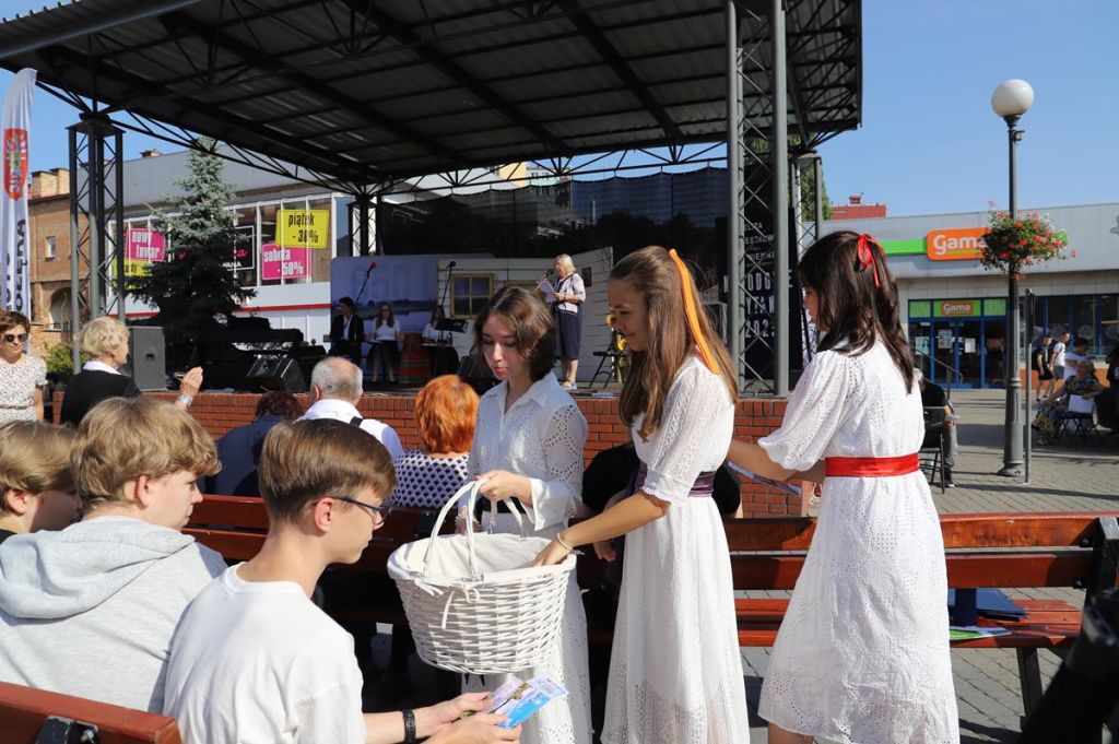 Narodowe Czytanie Nad Niemnem w Ostrołęce [08.09.2023] - zdjęcie #44 - eOstroleka.pl