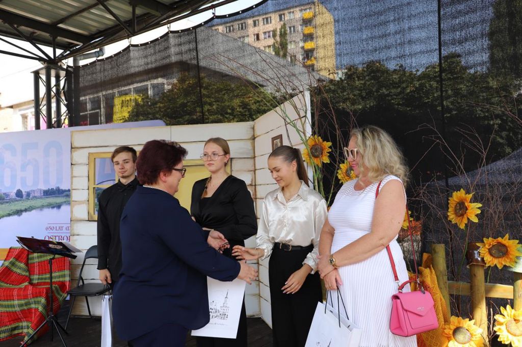 Narodowe Czytanie Nad Niemnem w Ostrołęce [08.09.2023] - zdjęcie #7 - eOstroleka.pl