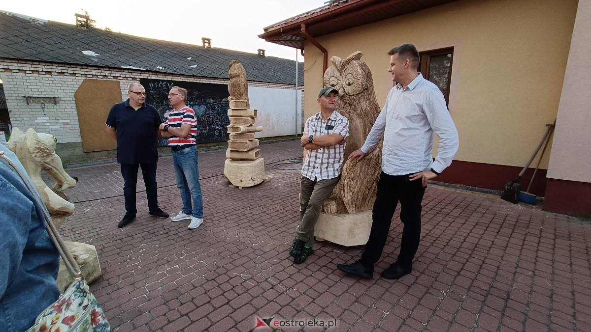Plener rzeźbiarski w Nowej Wsi Wschodniej - podsumowanie [08.09.2023] - zdjęcie #17 - eOstroleka.pl