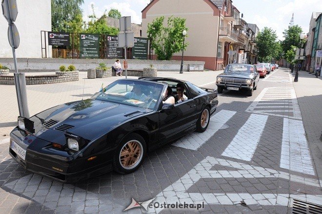 4 Zlot Samochodów Amerykańskich - parada (22.05.2011) - zdjęcie #39 - eOstroleka.pl