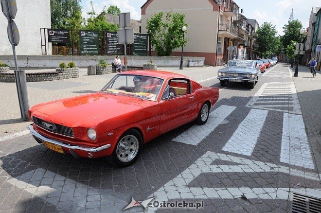 4 Zlot Samochodów Amerykańskich - parada (22.05.2011) - zdjęcie #37 - eOstroleka.pl