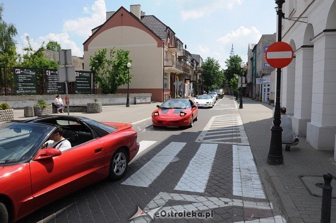 4 Zlot Samochodów Amerykańskich - parada (22.05.2011) - zdjęcie #35 - eOstroleka.pl