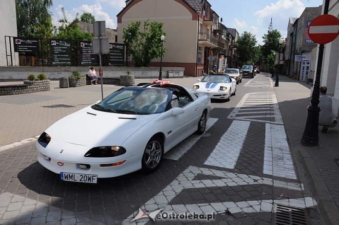 4 Zlot Samochodów Amerykańskich - parada (22.05.2011) - zdjęcie #33 - eOstroleka.pl