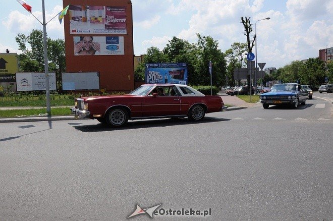 4 Zlot Samochodów Amerykańskich - parada (22.05.2011) - zdjęcie #19 - eOstroleka.pl