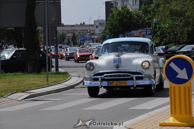 4 Zlot Samochodów Amerykańskich - parada (22.05.2011) - zdjęcie #13 - eOstroleka.pl