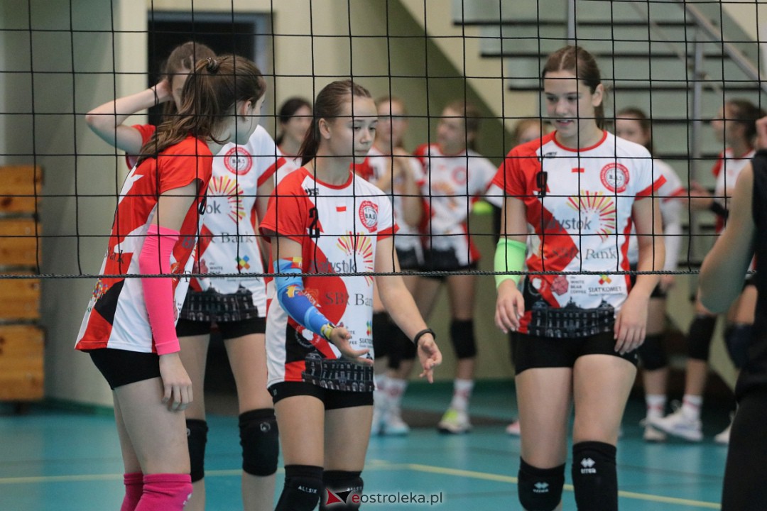 Turniej piłki siatkowej młodziczek [09.09.2023] - zdjęcie #22 - eOstroleka.pl